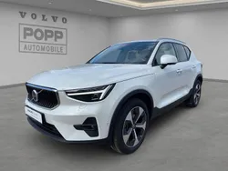Crystal white / metallic Gebraucht 2024 Volvo XC40 Core SUV | 36.950 € (Fairer Preis)