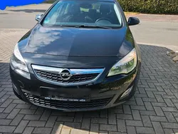 Schwarz Gebraucht 2012 Opel Astra Edition Kombi | 4.200 € (Fairer Preis)