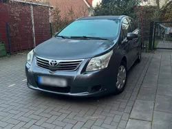 Grau Gebraucht 2009 Toyota Avensis Kombi | 4.000 €