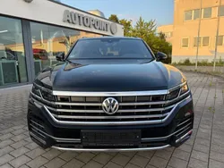 Ebenholzschwarz Gebraucht 2019 VW Touareg Elegance SUV | 36.890 € (Guter Preis)