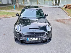 Schwarz Gebraucht 2024 Mini John Cooper Works Kleinwagen | 32.000 € (Fairer Preis)