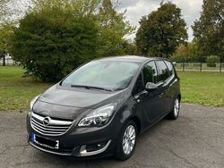 Grau Gebraucht 2016 Opel Meriva Van / Kleinbus | 9.800 € (Etwas zu teuer)
