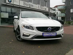 Weiß Gebraucht 2015 Volvo V60 Momentum Kombi | 12.990 € (Etwas zu teuer)