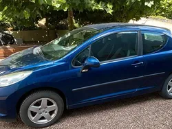 Blau Gebraucht 2009 Peugeot 207 Limousine | 750 € (Guter Preis)