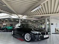 Black sapphire metallic Gebraucht 2023 BMW 530 Sport Line Limousine | 39.950 € (Superpreis)