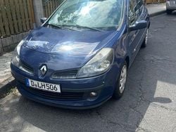 Blau Gebraucht 2006 Renault Clio II Authentique Limousine | 2.650 € (Etwas zu teuer)