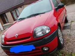 Rot Gebraucht 2000 Renault Clio II Initiale Kleinwagen | 2.650 € (Fairer Preis)