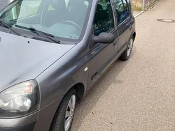 Grau Gebraucht 2003 Renault Clio II Dynamique Kleinwagen | 2.050 € (Fairer Preis)