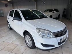 Weiß Gebraucht 2009 Opel Astra Limousine | 3.390 € (Etwas zu teuer)