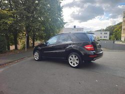 Schwarz Gebraucht 2009 Mercedes ML320 SUV | 8.000 €