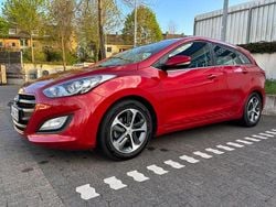 Rot Gebraucht 2016 Hyundai i30 YES! Silver Kombi | 10.999 € (Fairer Preis)