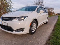 Weiß Gebraucht 2016 Chrysler Pacifica Van / Kleinbus | 22.500 €