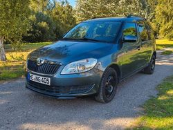 Grau Gebraucht 2015 Skoda Roomster Ambition Kombi | 8.700 € (Teuer)