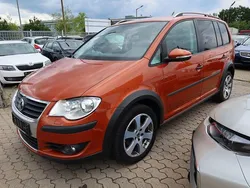 Rot Gebraucht 2009 VW Touran Cross Van / Kleinbus | 5.990 € (Fairer Preis)