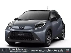 Celestite grey metallic / nigh Neu 2025 Toyota Aygo Kleinwagen | 18.250 €