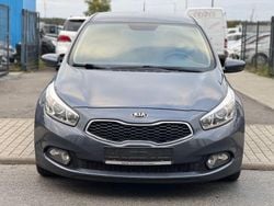 Blau Gebraucht 2015 Kia Ceed 2 Limousine | 8.990 € (Guter Preis)