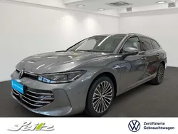 Diabasgrau metallic Gebraucht 2024 VW Passat Elegance Kombi | 41.359 €