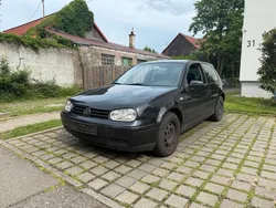 Schwarz Gebraucht 2003 VW Golf IV Pacific Kleinwagen | 600 € (Fairer Preis)