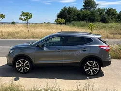 Grau Gebraucht 2015 Nissan Qashqai Tekna SUV | 10.700 € (Fairer Preis)