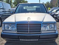 Silber Gebraucht 1993 Mercedes E200 Limousine | 3.750 €