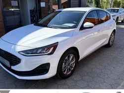 Weiß Gebraucht 2023 Ford Focus Titanium Limousine | 19.410 € (Superpreis)