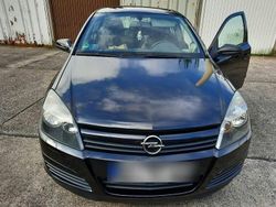 Schwarz Gebraucht 2004 Opel Astra Limousine | 1.000 € (Fairer Preis)