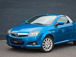 Blau Gebraucht 2004 Opel Tigra Cosmo Cabrio | 3.900 €