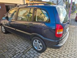 Blau Gebraucht 2001 Opel Zafira Van / Kleinbus | 2.750 € (Teuer)