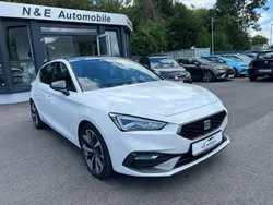 Weiß Gebraucht 2022 Seat Leon FR Limousine | 25.990 € (Fairer Preis)
