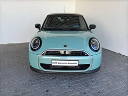Ocean wave green Gebraucht 2025 Mini Cooper Favoured Kleinwagen | 35.480 € (Teuer)
