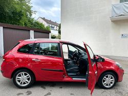 Rot Gebraucht 2009 Renault Clio GrandTour Kombi | 3.750 € (Etwas zu teuer)