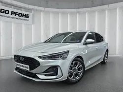 Moondust silver metallic Gebraucht 2024 Ford Focus ST-Line X Limousine | 25.850 € (Guter Preis)