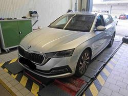 Brilliantsilber metallic Gebraucht 2022 Skoda Octavia Style Kombi | 25.330 € (Etwas zu teuer)