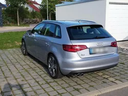 Silber Gebraucht 2014 Audi A3 Sportback Ambition Kombi | 14.100 € (Teuer)