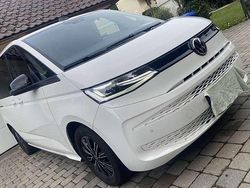 Weiß Gebraucht 2023 VW Multivan Basis Van | 45.380 € (Guter Preis)