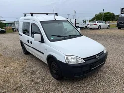 Weiß Gebraucht 2007 Opel Combo Van / Kleinbus | 1.990 € (Fairer Preis)