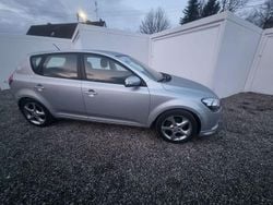 Silber Gebraucht 2013 Kia Ceed 2 Limousine | 4.500 € (Guter Preis)