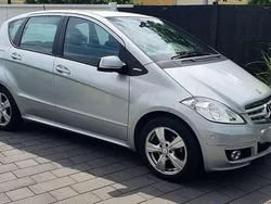 Silber Gebraucht 2011 Mercedes A180 Avantgarde Limousine | 9.900 € (Teuer)