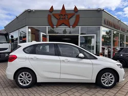 Alpinweiss iii Gebraucht 2015 BMW 218 Active Tourer Sport Line Van / Kleinbus | 13.950 € (Fairer Preis)