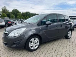 Grau Gebraucht 2011 Opel Meriva Design Edition Van / Kleinbus | 4.999 € (Etwas zu teuer)