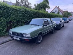 Grün Gebraucht 1987 VW Passat Limousine | 9.999 €