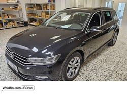Deep black perleffekt (metallic) Gebraucht 2022 VW Passat Business Kombi | 18.950 € (Guter Preis)
