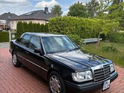 Schwarz Gebraucht 1992 Mercedes E400 Limousine | 10.200 €