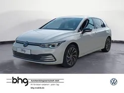 Weiß Gebraucht 2022 VW Golf VIII Active Limousine | 21.730 € (Fairer Preis)