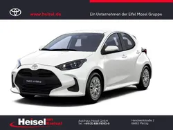 Weiß Neu 2025 Toyota Yaris Hybrid Comfort Limousine | 23.460 € (Guter Preis)