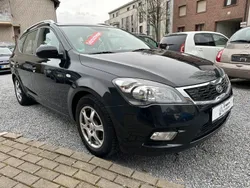 Schwarz Gebraucht 2010 Kia Ceed Kombi | 2.700 €