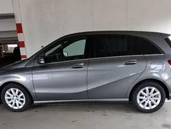 Grau Gebraucht 2016 Mercedes B180 Style Van / Kleinbus | 11.500 € (Guter Preis)