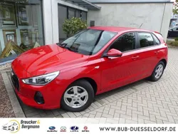 Engine red / sol Gebraucht 2017 Hyundai i30 Pure Limousine | 9.500 € (Superpreis)