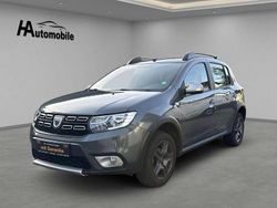 Islandgrau Gebraucht 2018 Dacia Sandero Celebration SUV | 10.490 €