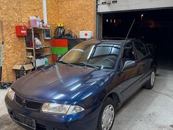 Blau Gebraucht 1999 Mitsubishi Carisma Limousine | 1.800 €